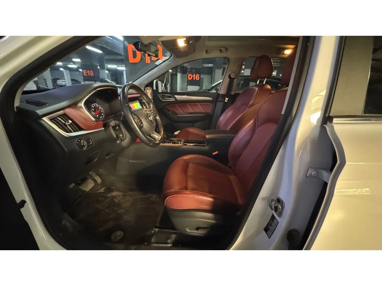Car image 11