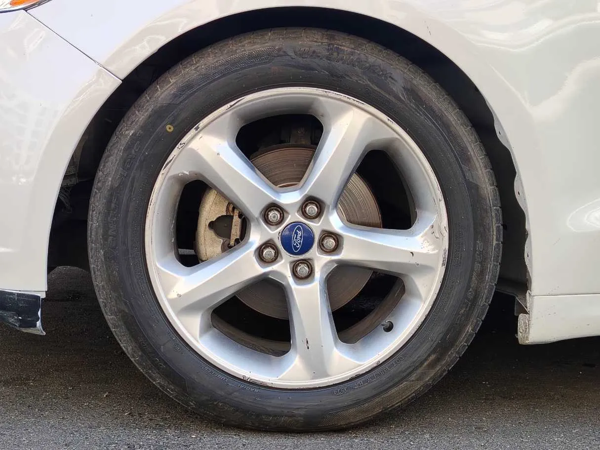 Car image 10