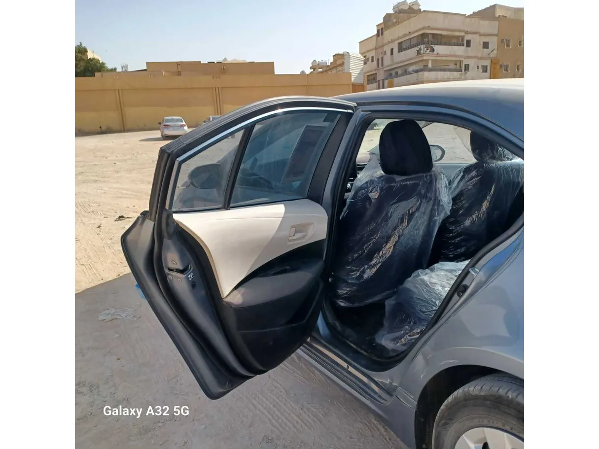 Car image 14
