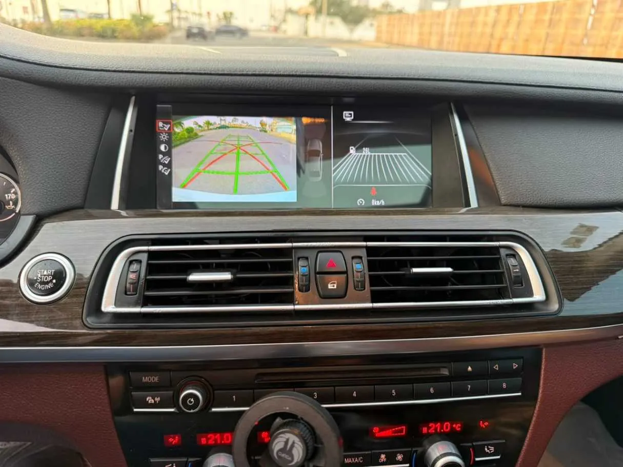 Car image 26