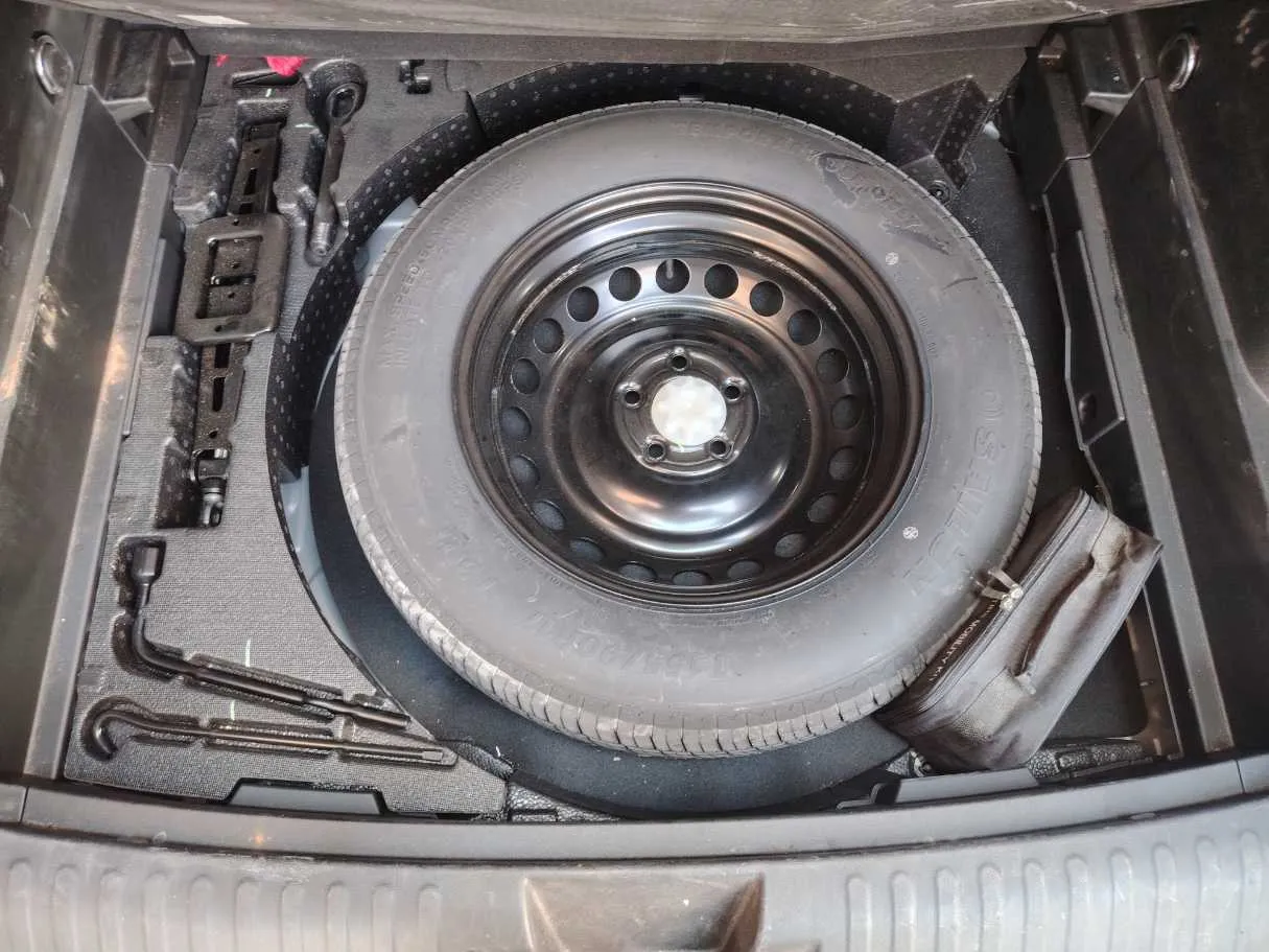 Car image 35
