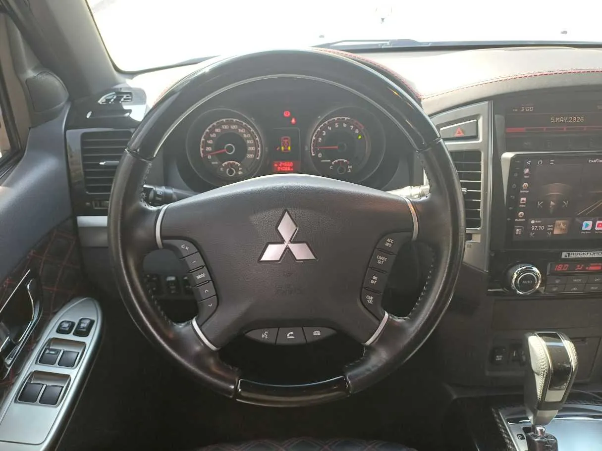 Car image 17