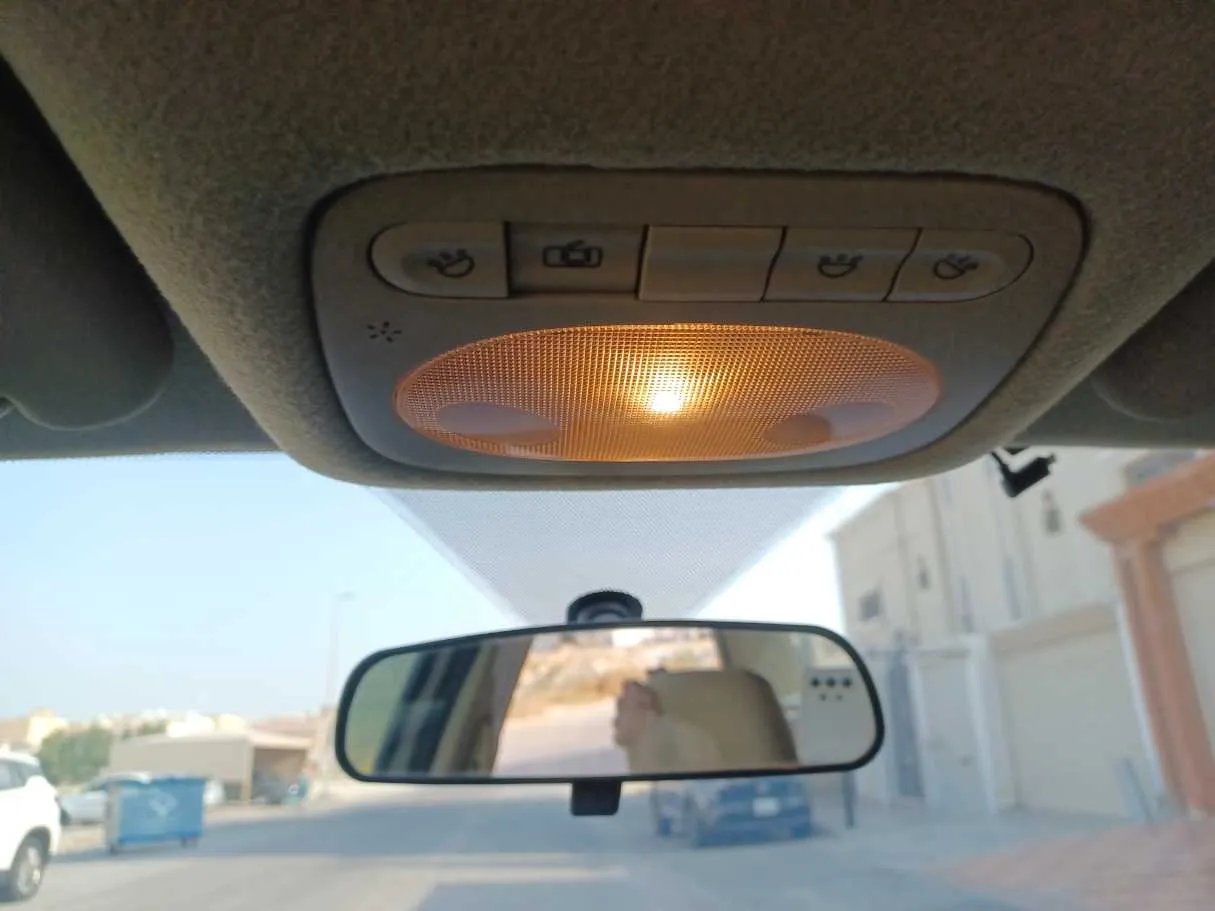 Car image 19