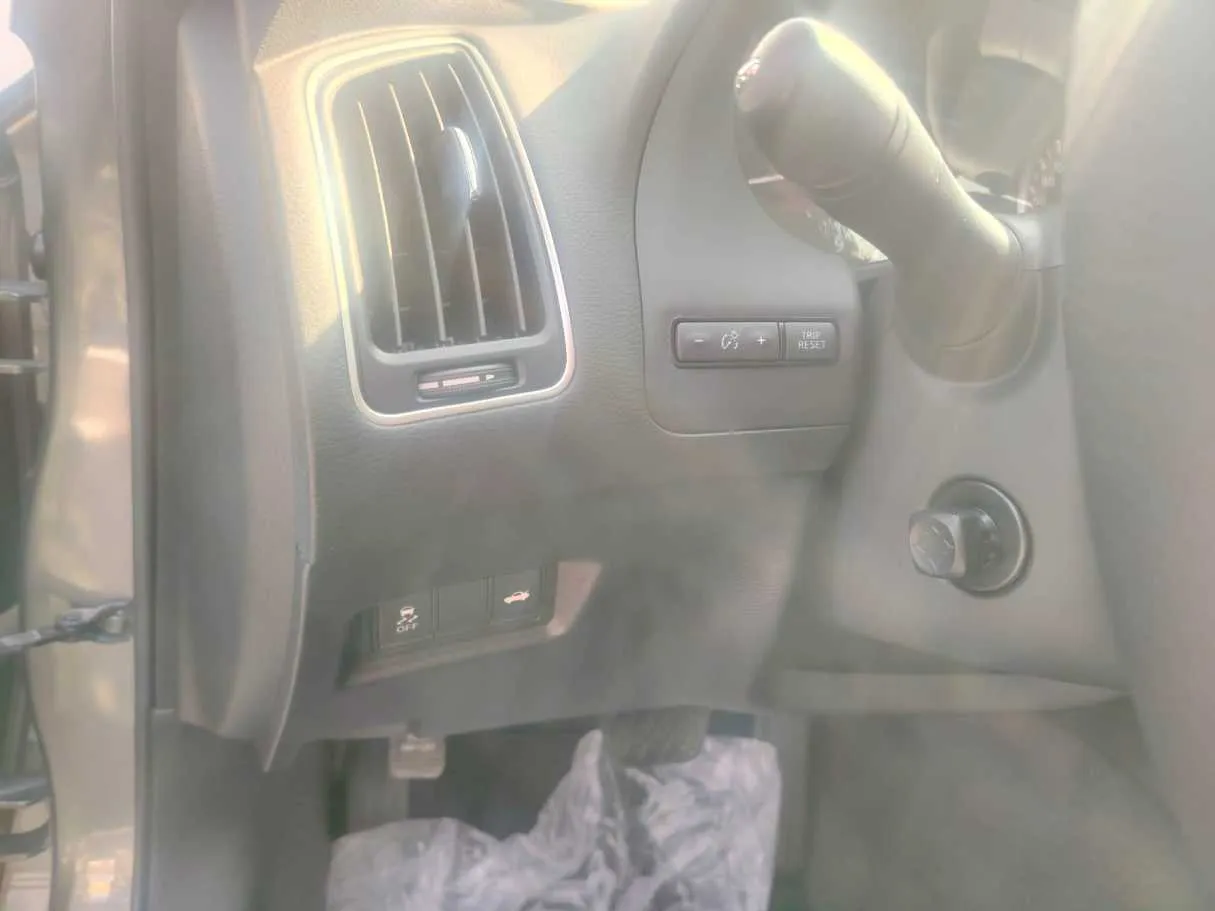 Car image 32