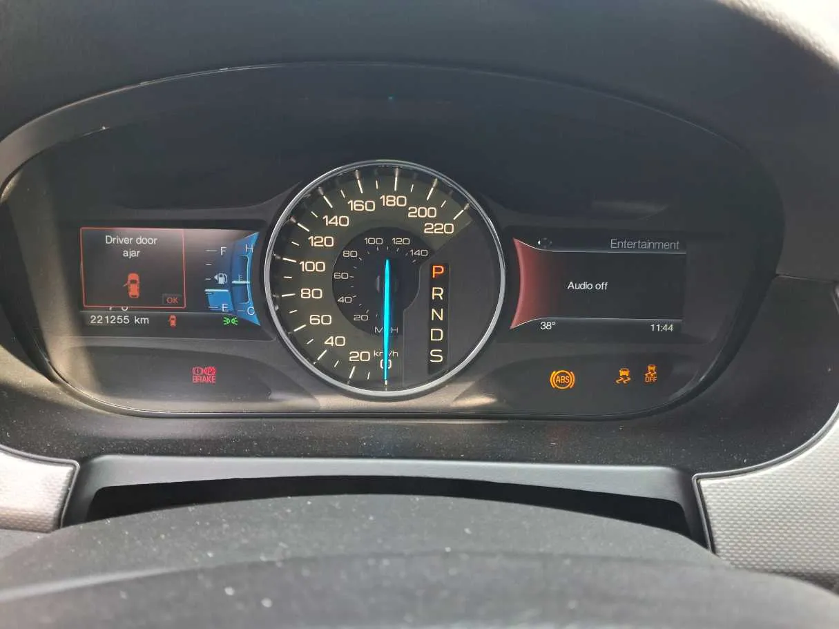 Car image 19