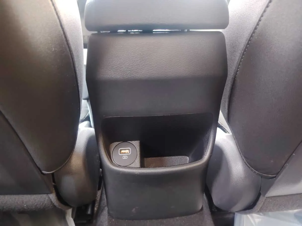 Car image 28