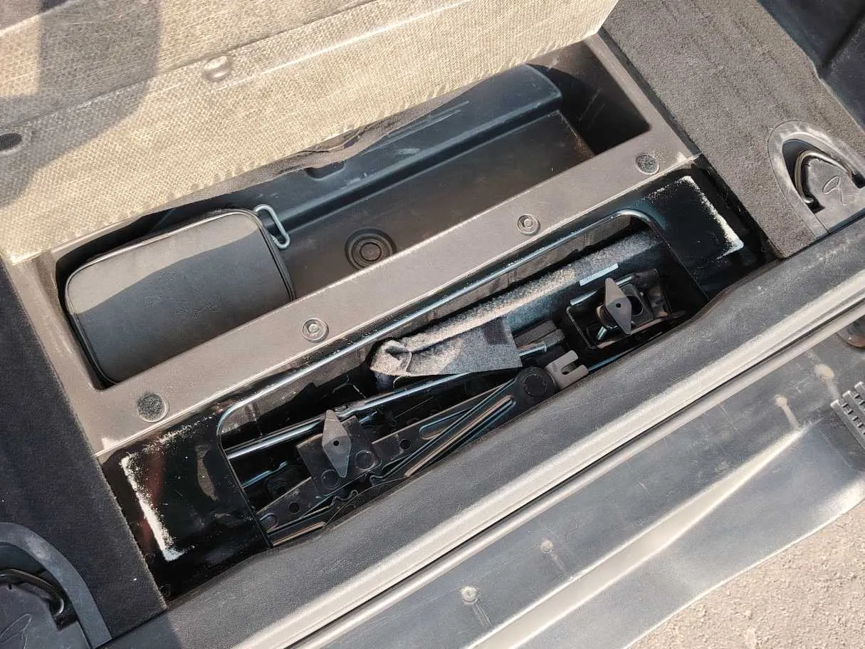 Car image 36