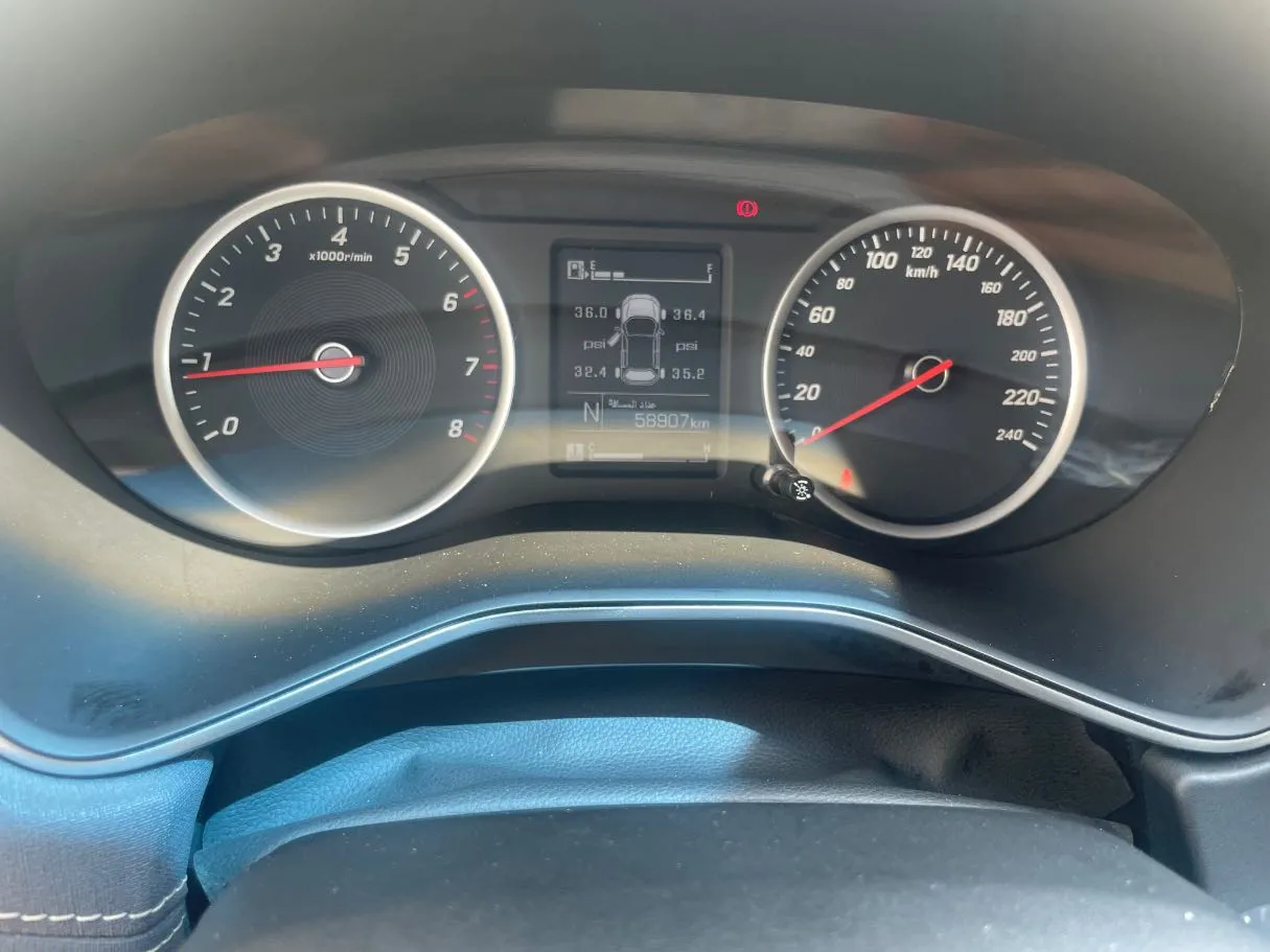 Car image 19