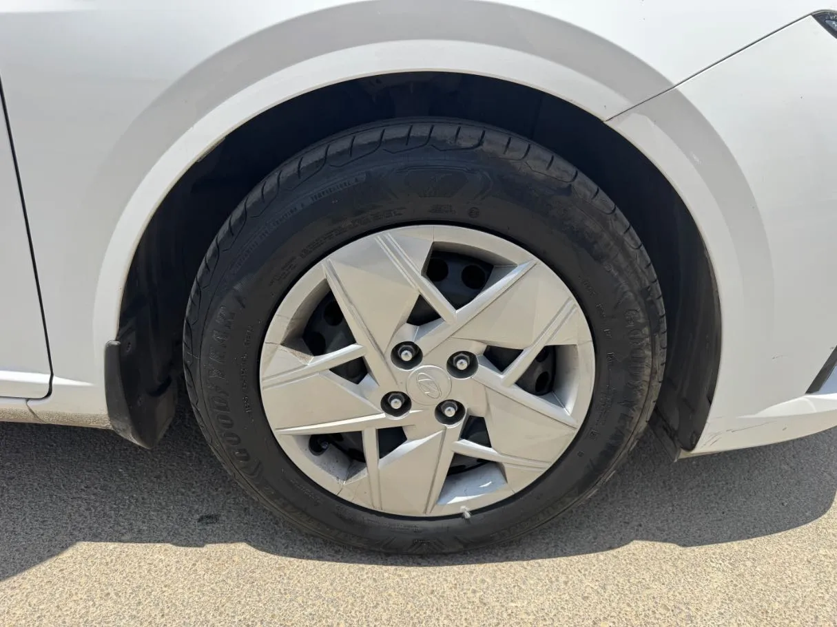 Car image 8