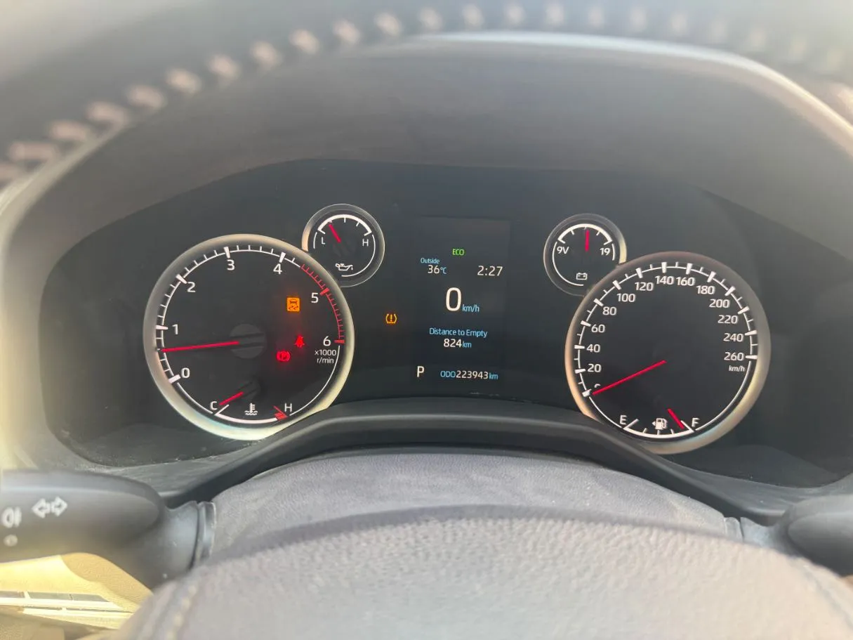 Car image 16