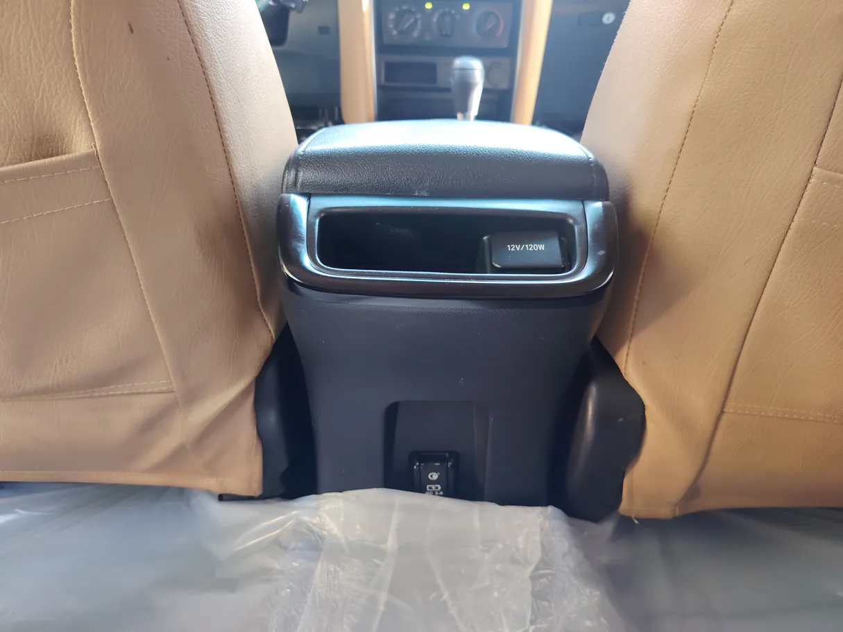 Car image 28