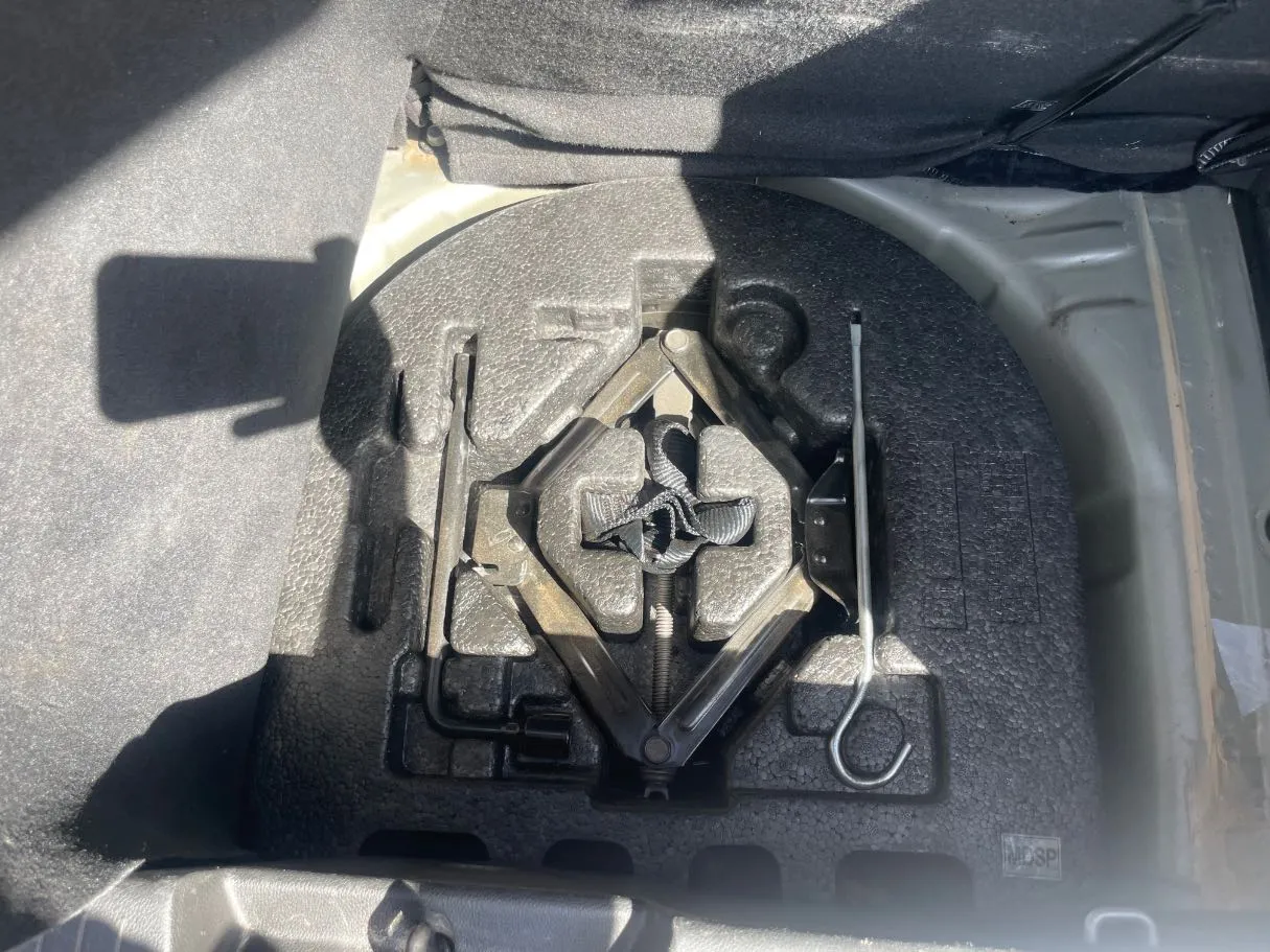 Car image 23