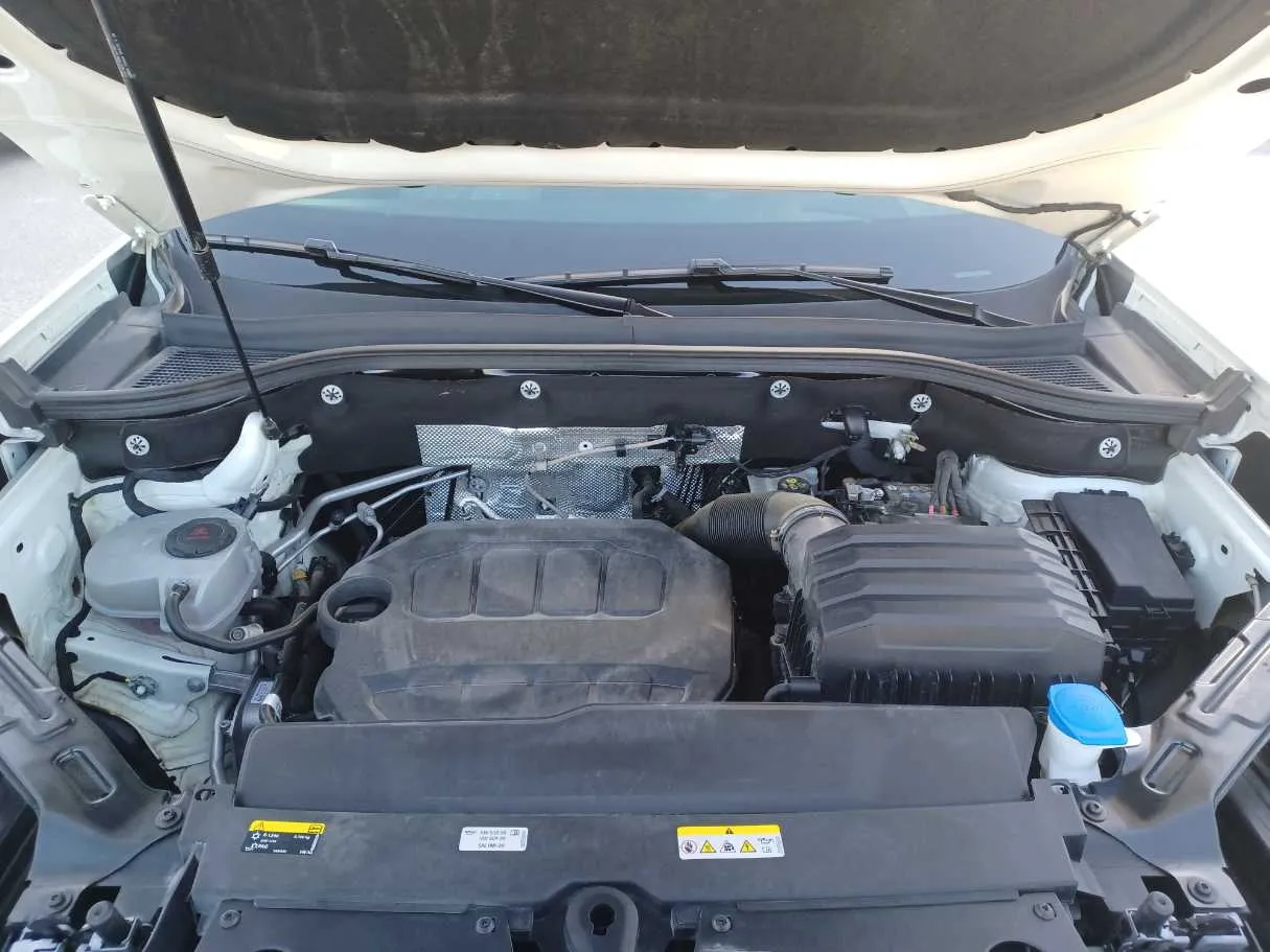Car image 27