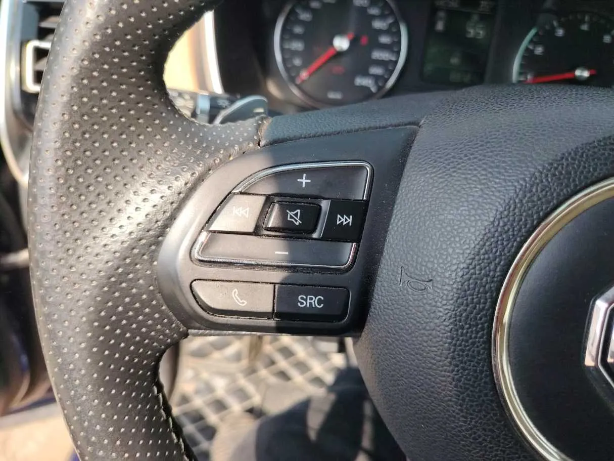 Car image 29