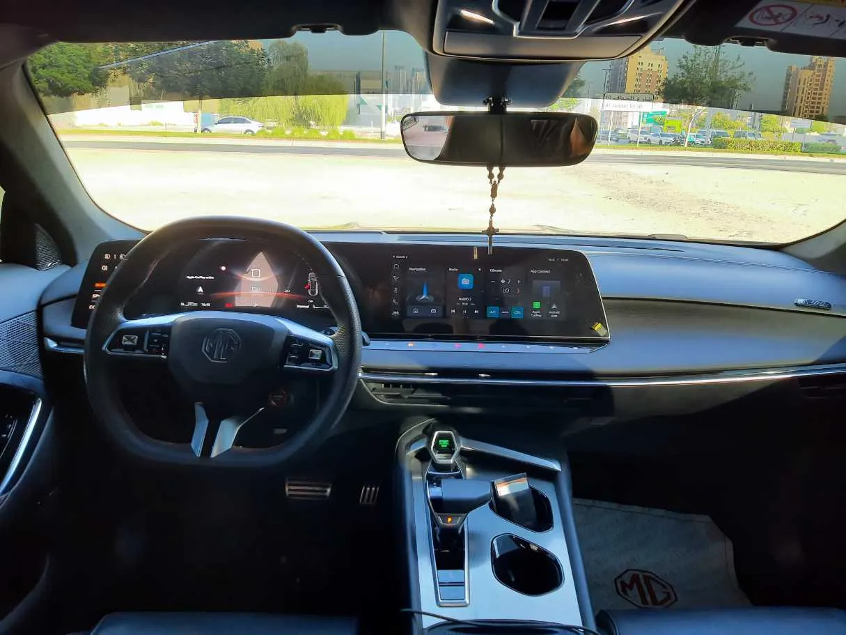 Car image 14