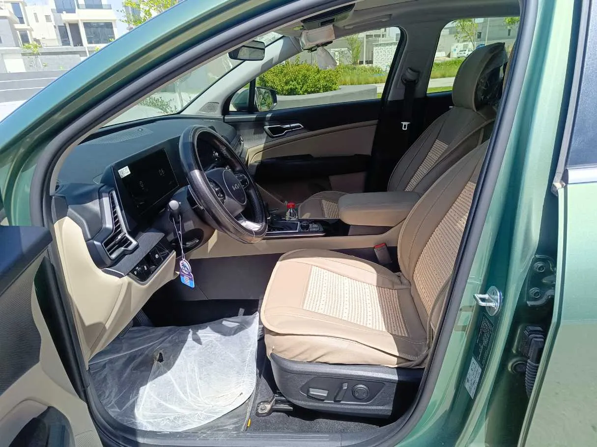 Car image 14