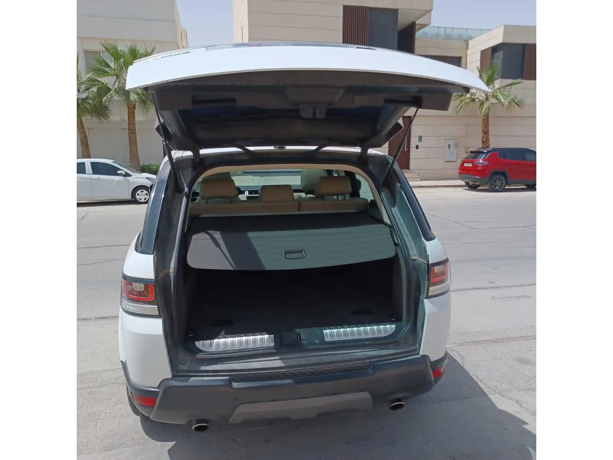 Car image 20
