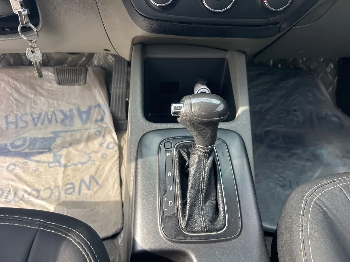 Car image 15