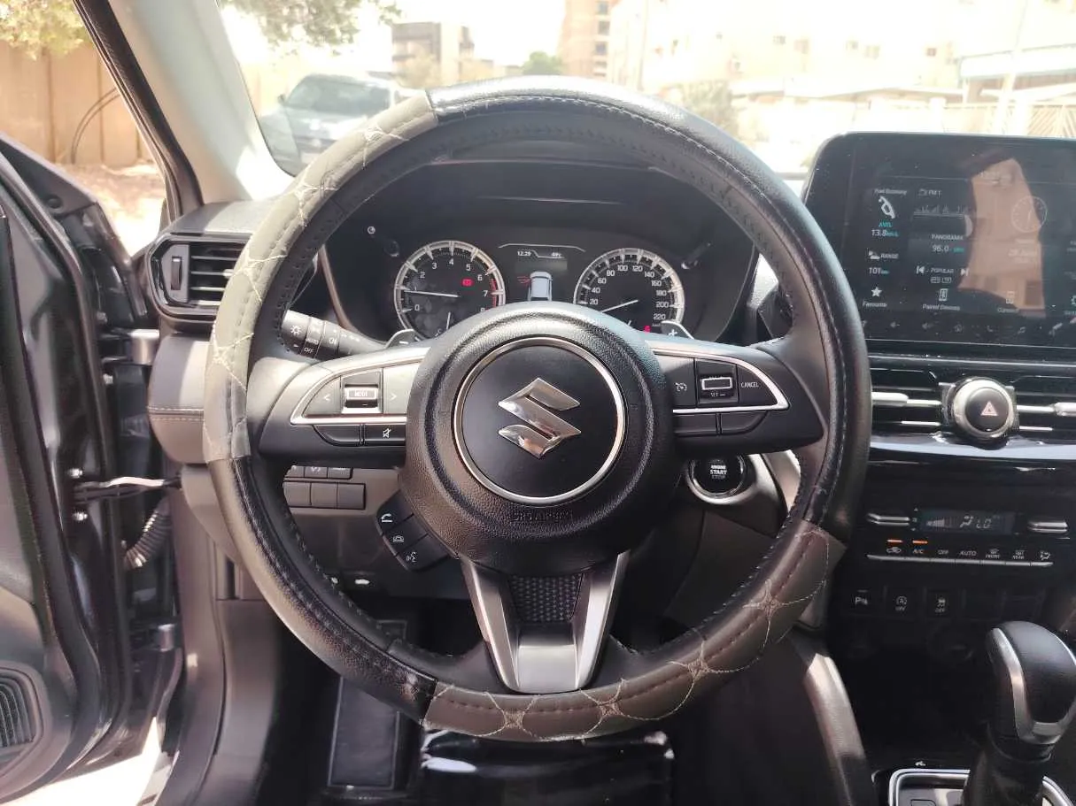 Car image 23