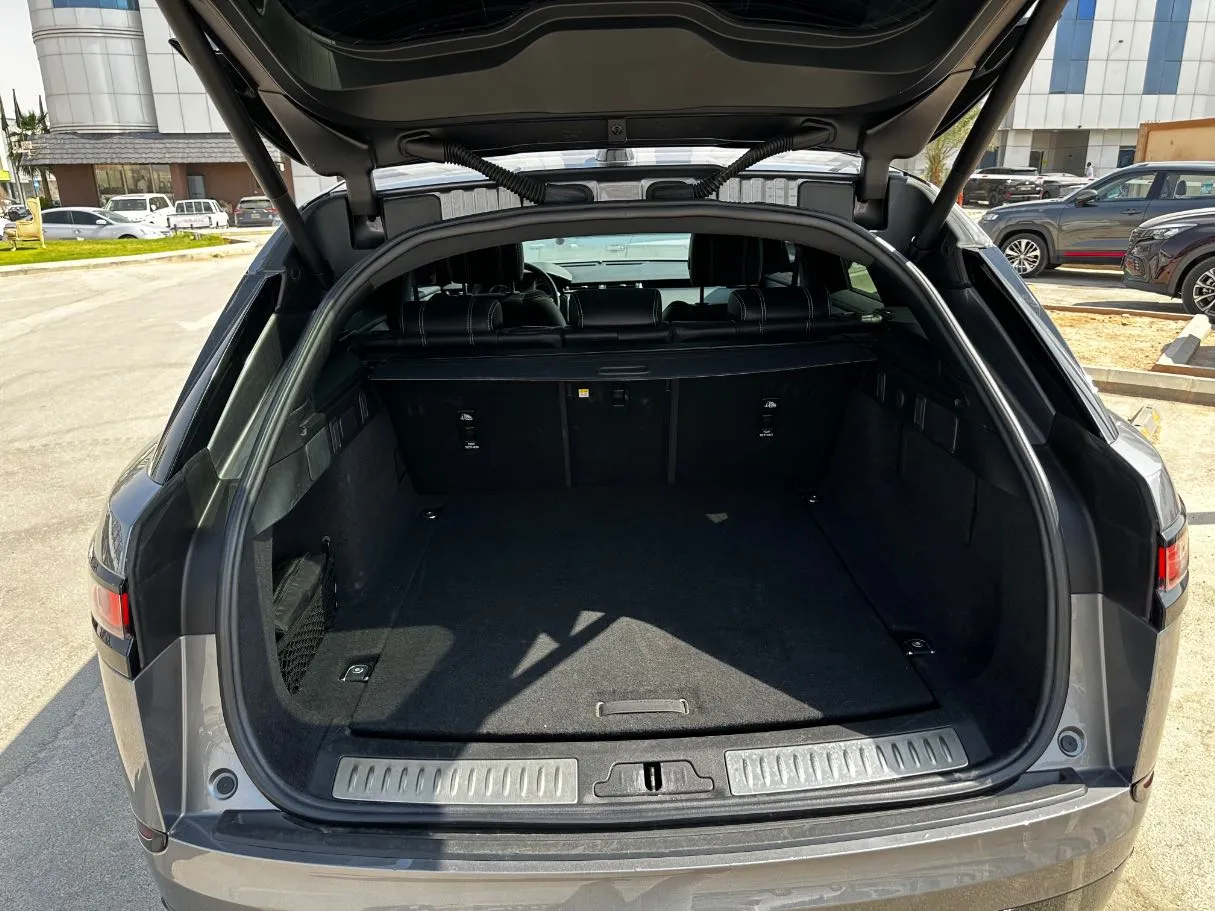 Car image 23