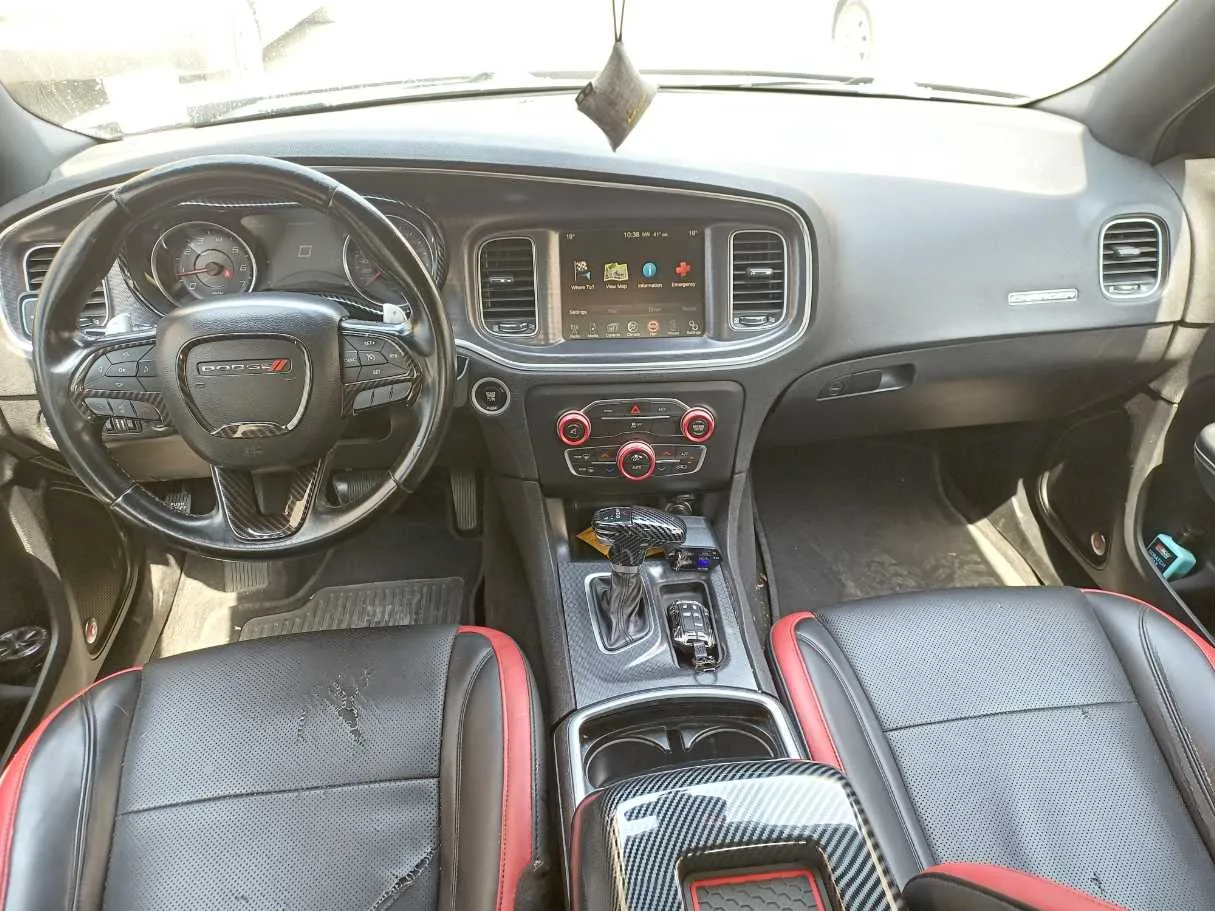 Car image 16