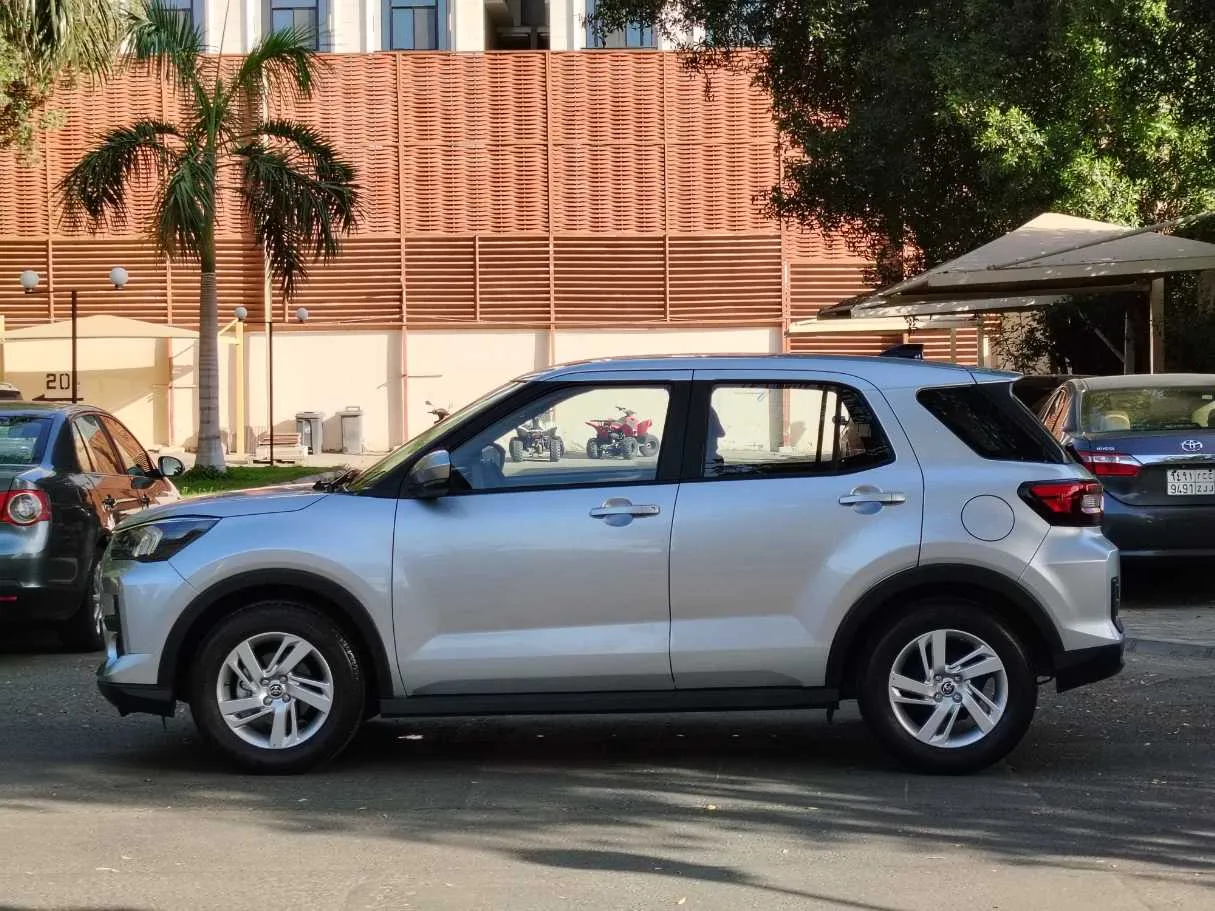 Car image 8