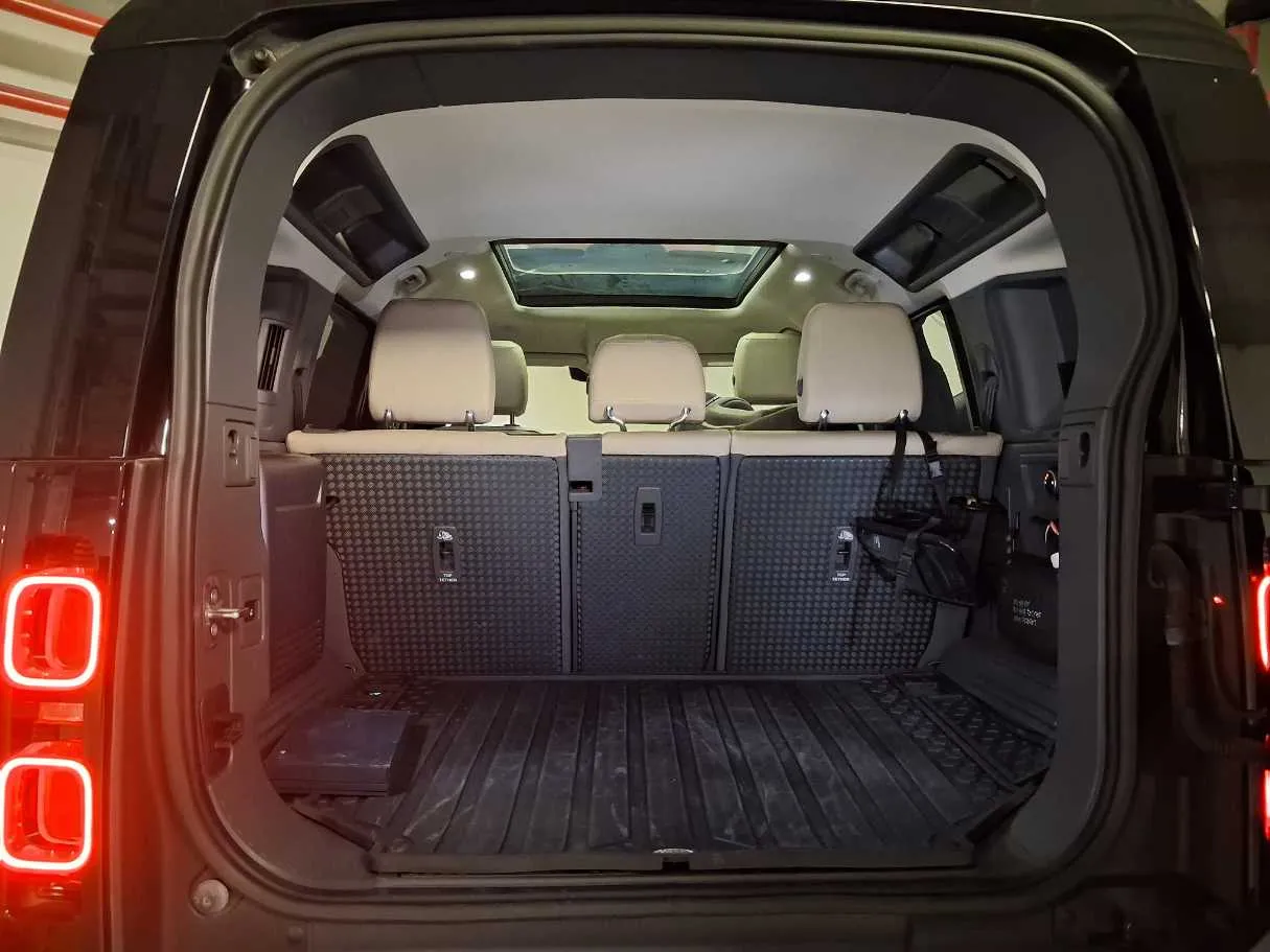 Car image 18