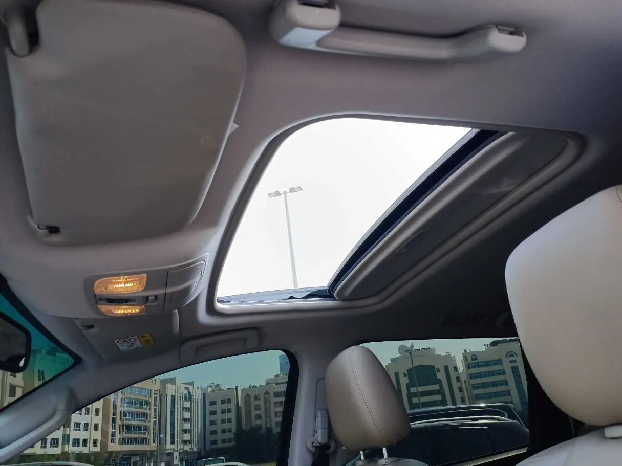 Car image 25