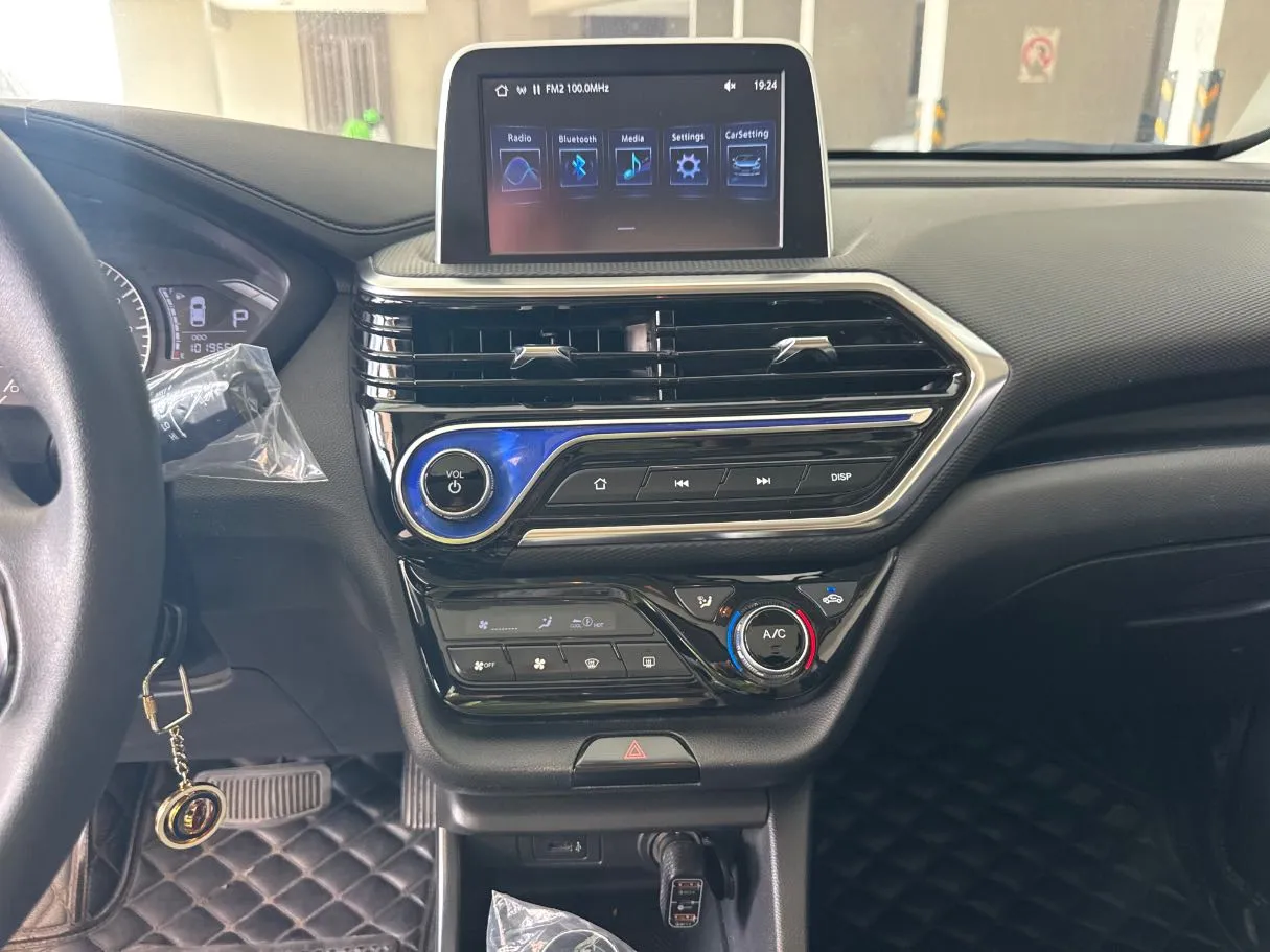 Car image 16