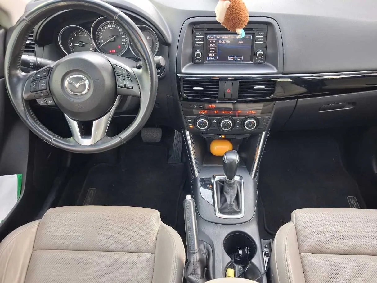 Car image 17