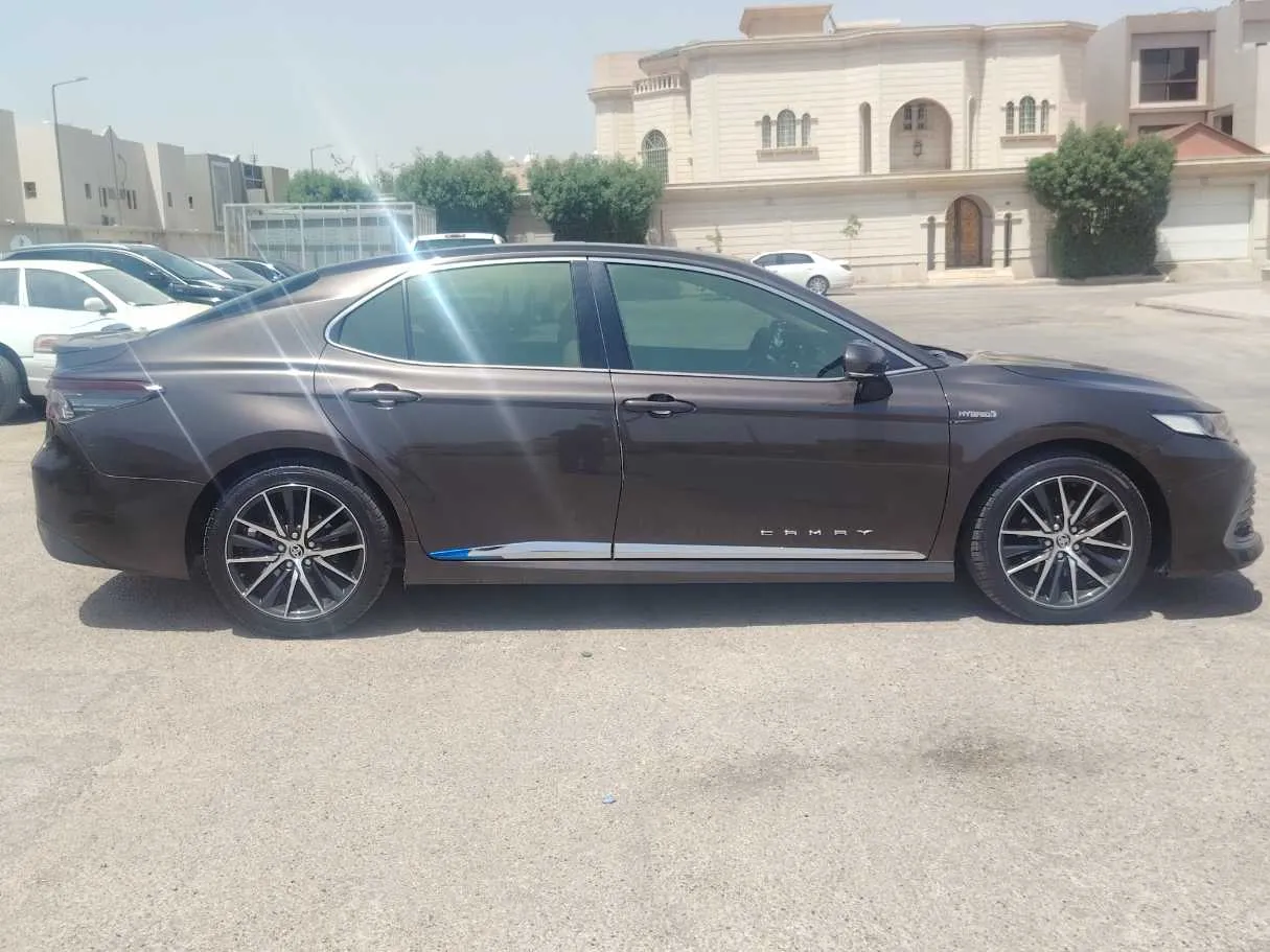 Car image 4