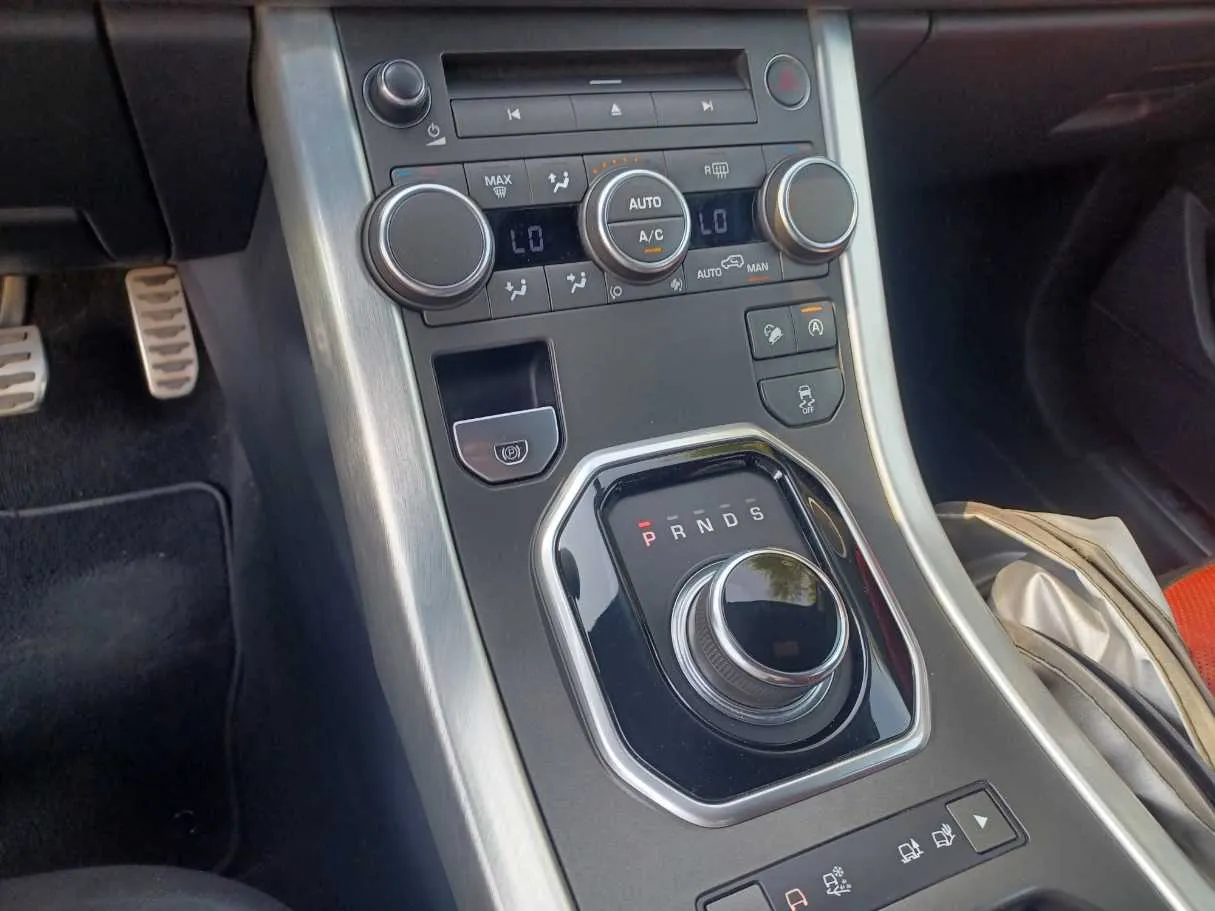 Car image 17