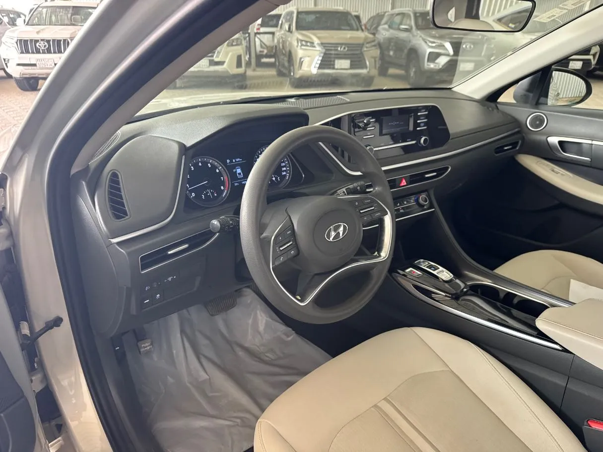 Car image 14