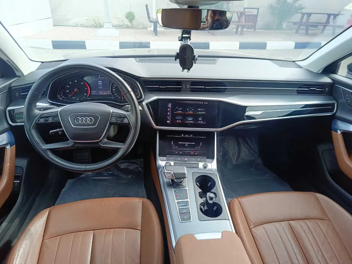 Car image 19