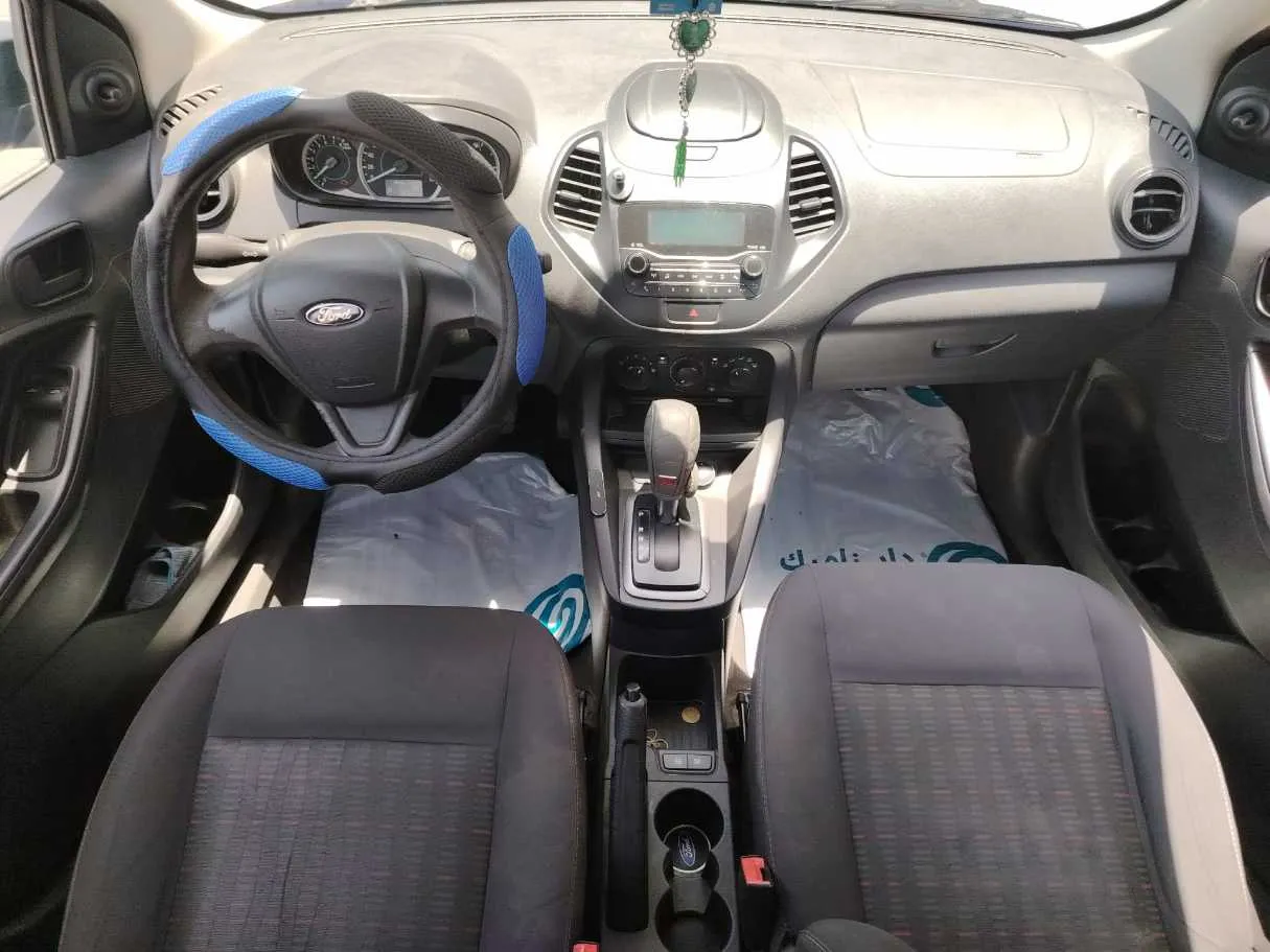 Car image 19