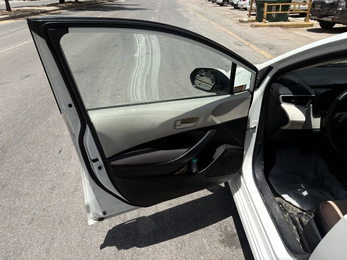 Car image 9
