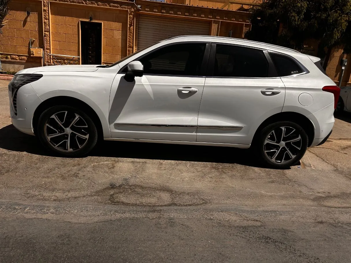 Car image 8