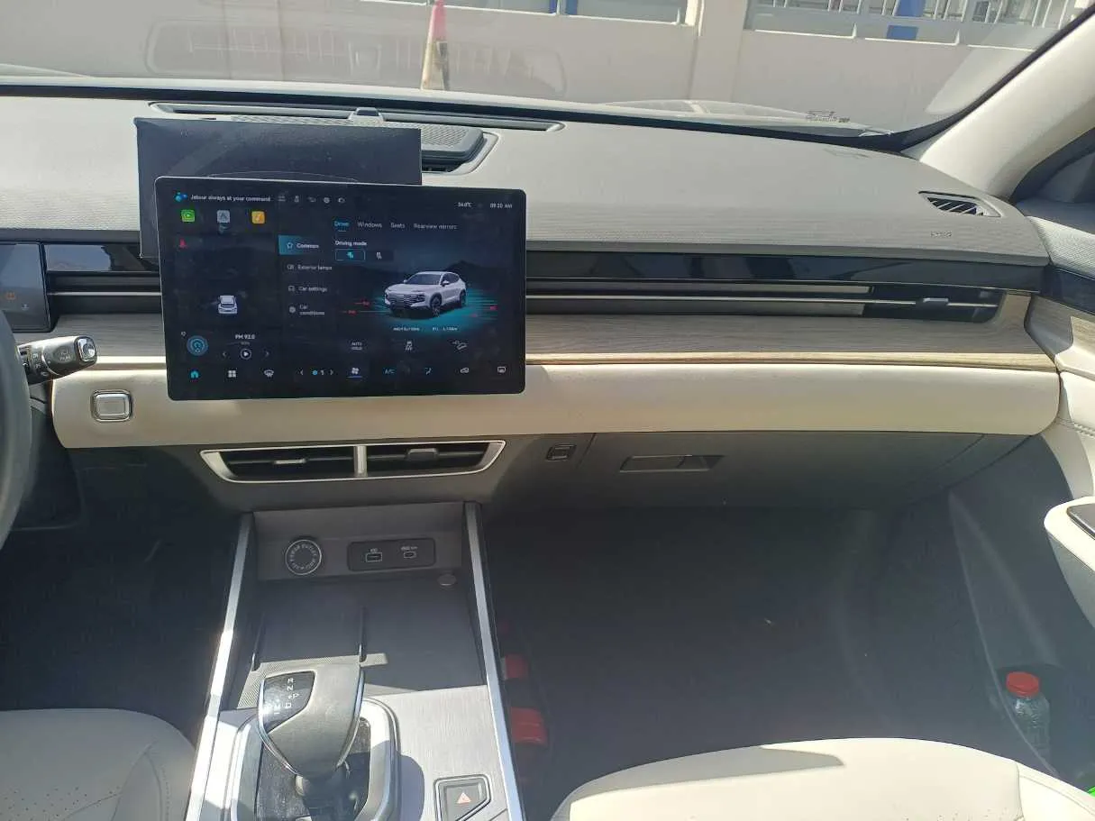 Car image 16