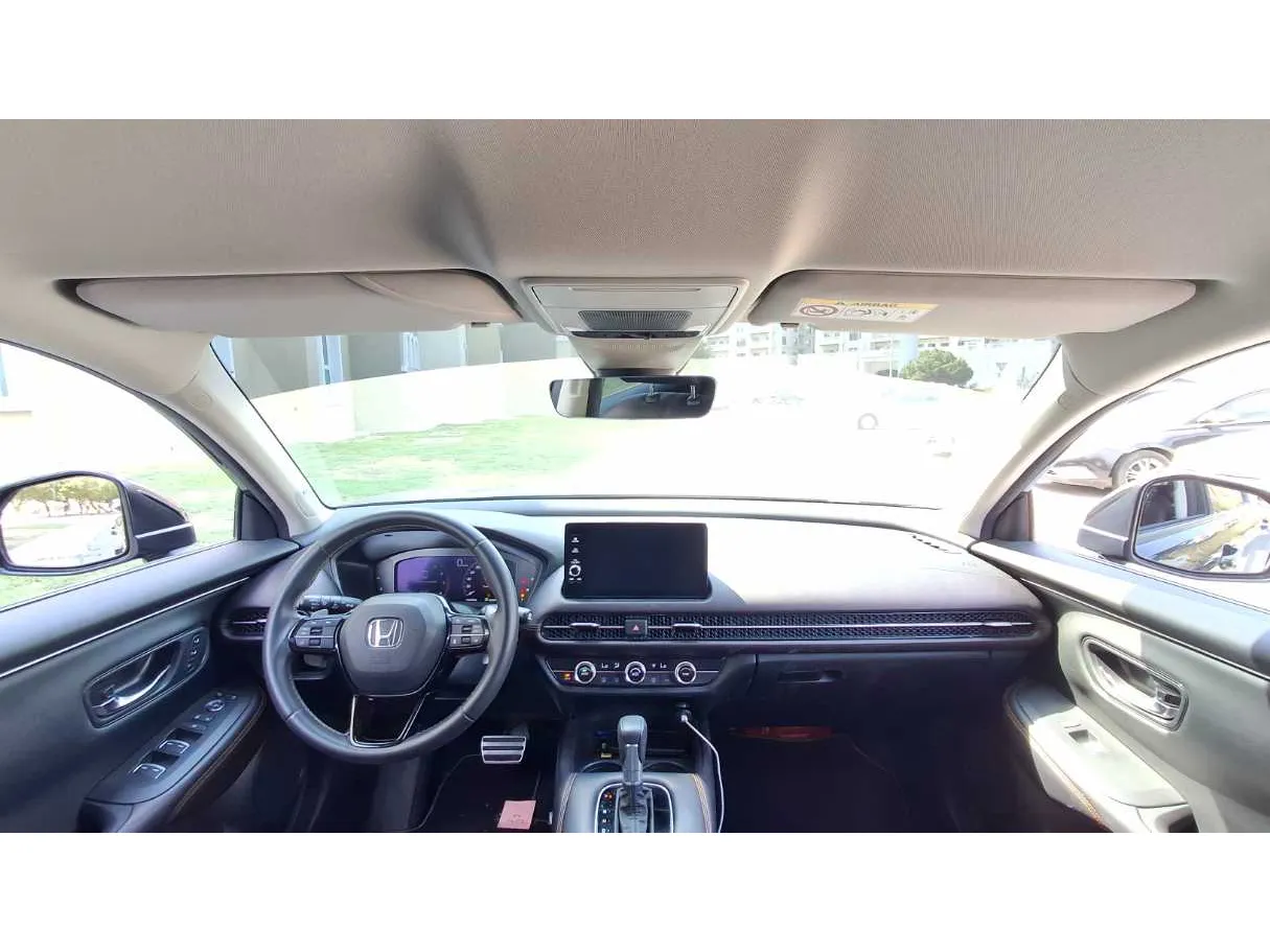 Car image 14
