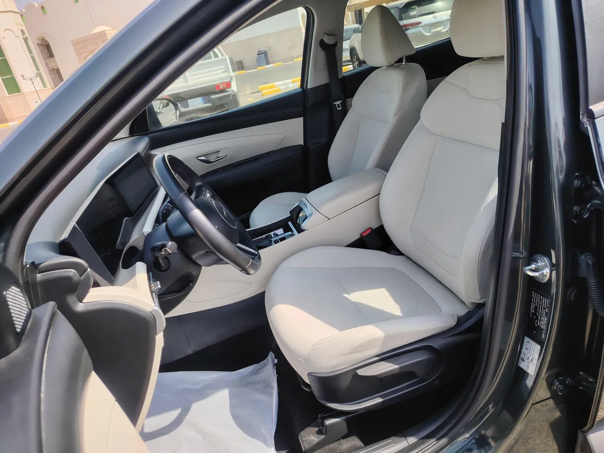 Car image 11