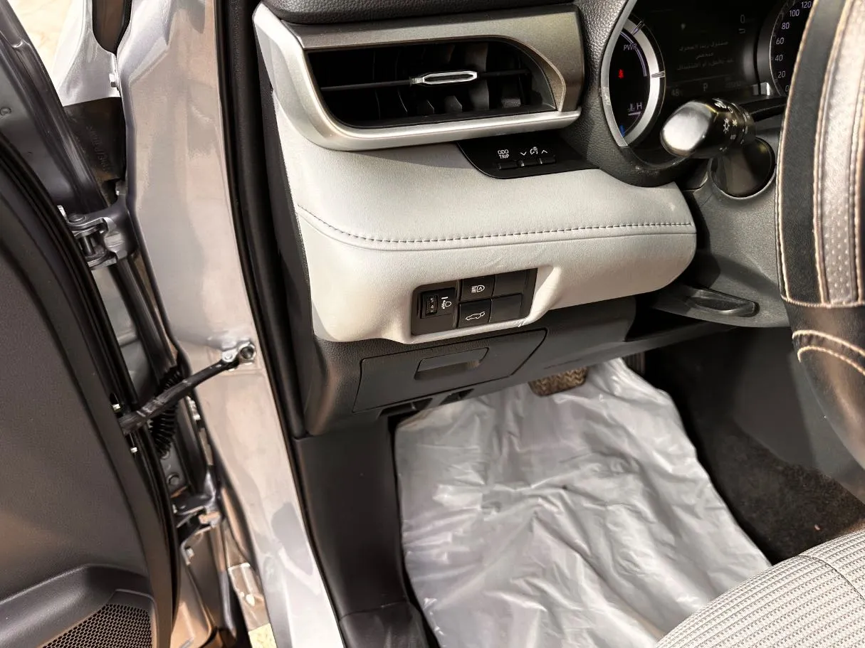 Car image 28
