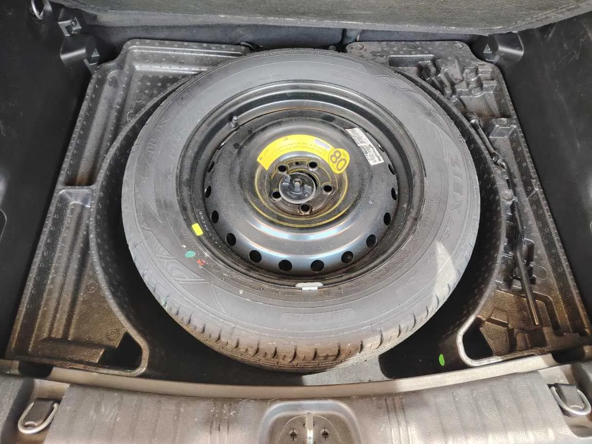 Car image 25