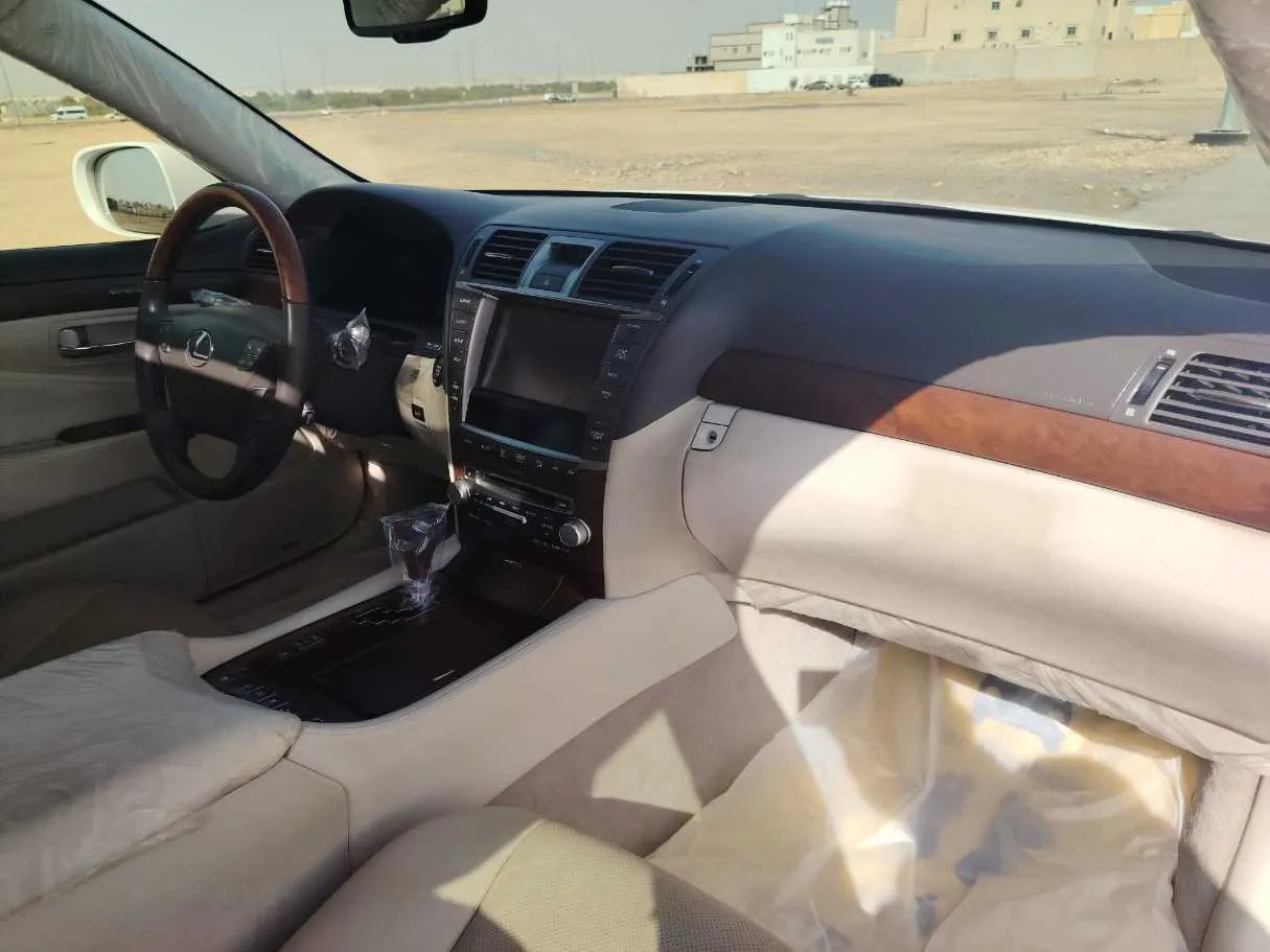 Car image 32