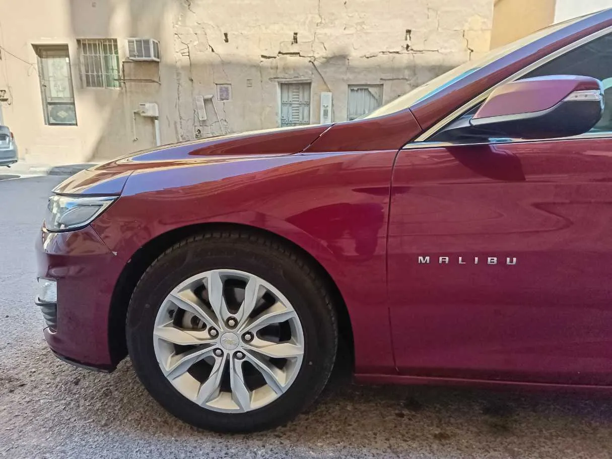Car image 9