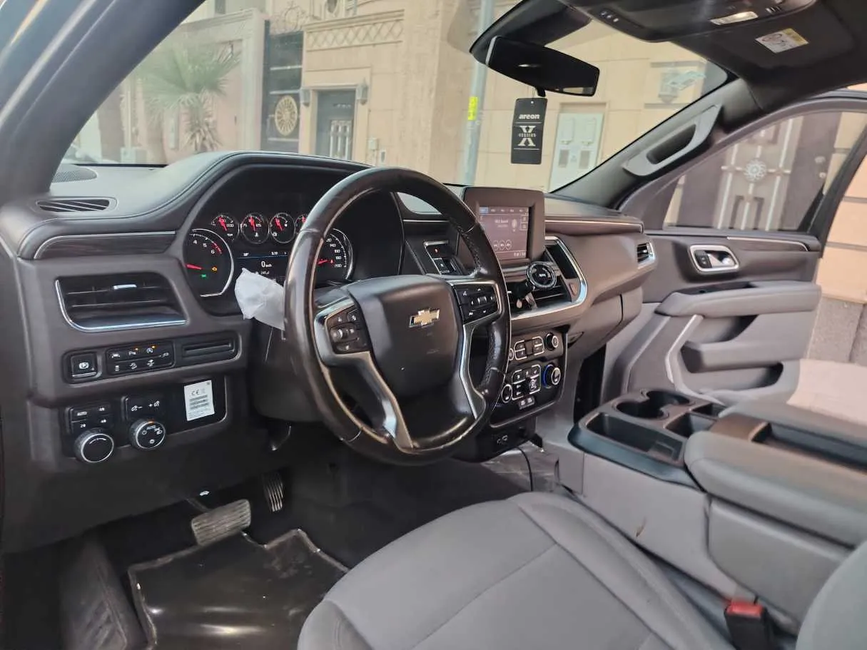 Car image 13