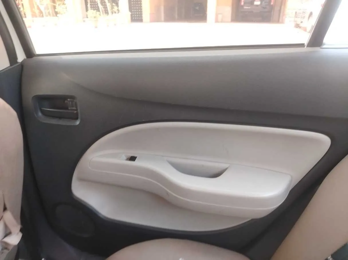Car image 34