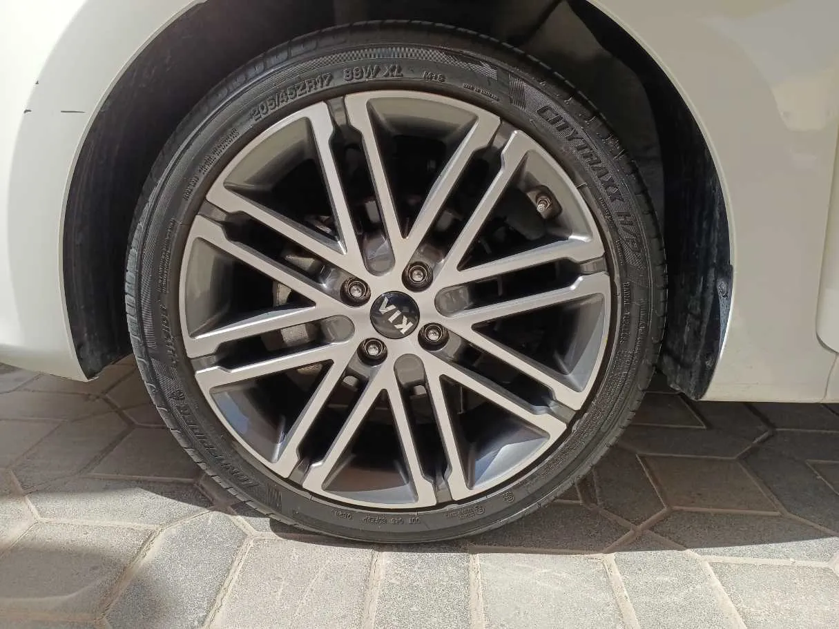 Car image 9