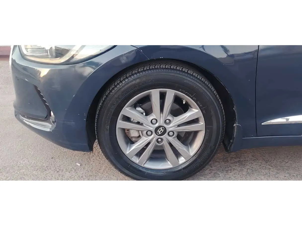 Car image 9