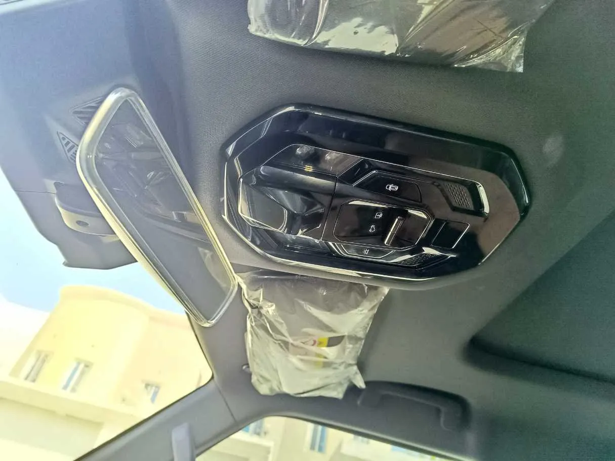 Car image 37