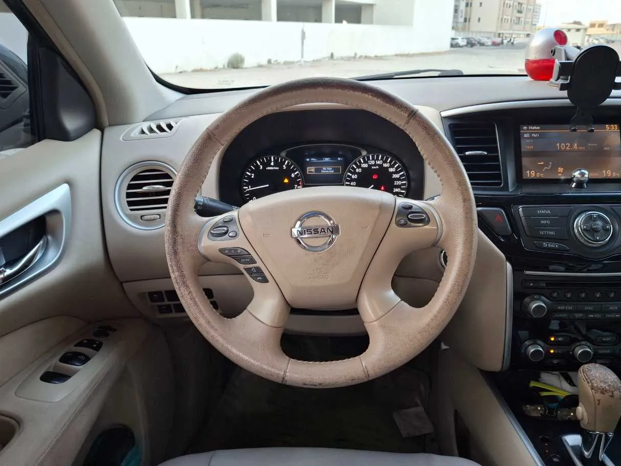 Car image 14